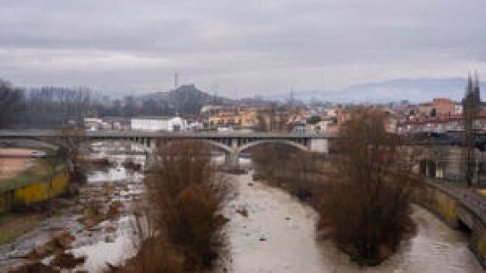 Vista del río Ter a su paso por Manlleu, en una imagen de archivo. 
