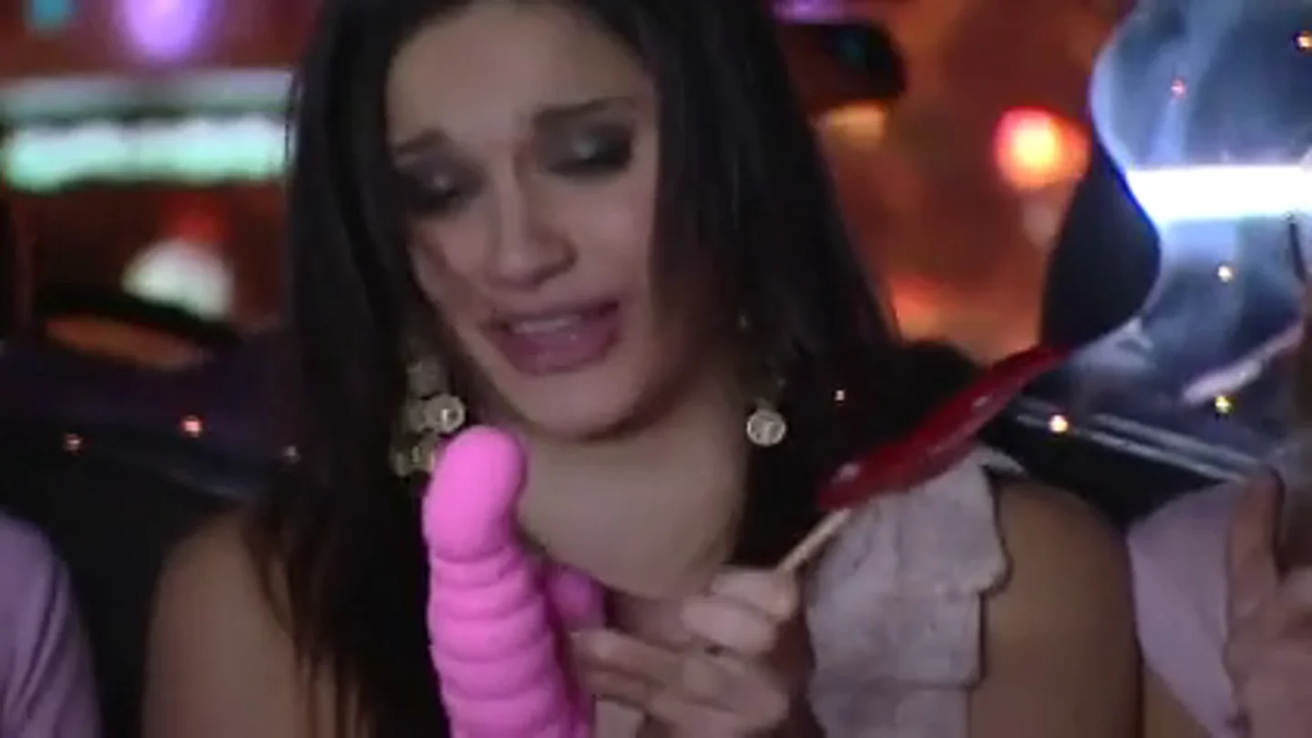 La reacción de 'la Marta' cuando sus amigas le regalan un nuevo 'Manolo': "A partir de ahora, los hombres, a tomar por..." La reacción de 'la Marta' cuando sus amigas le regalan un nuevo 'Manolo': "A partir de ahora, los hombres, a tomar por..."