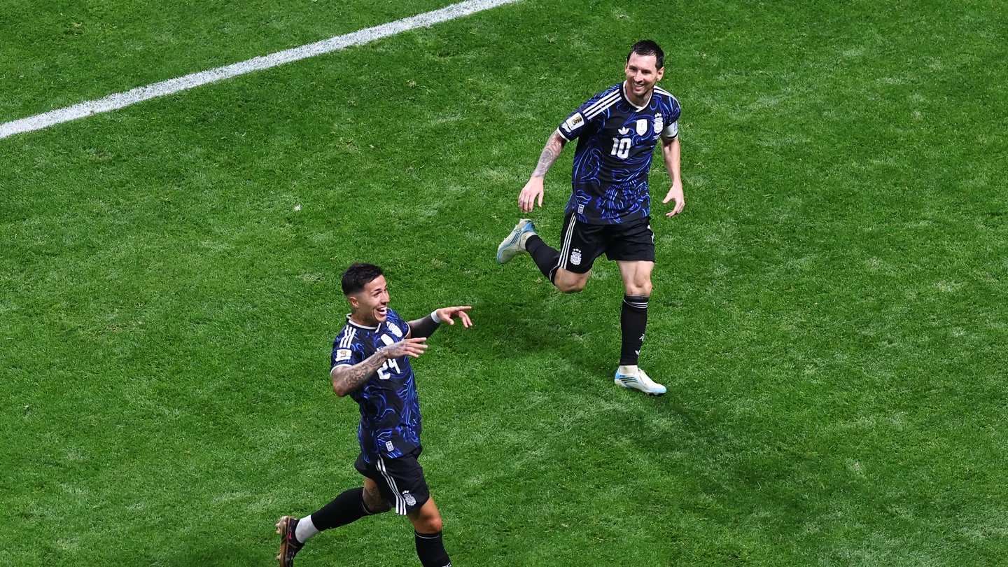 Enzo Fernández y Leo Messi Enzo Fernández y Leo Messi