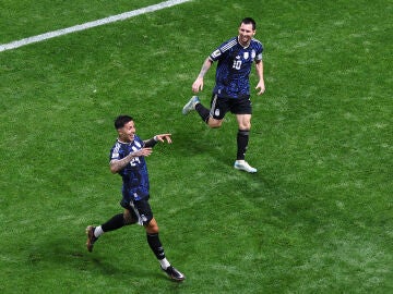 Enzo Fern&aacute;ndez y Leo Messi