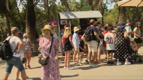 Turistas en el Park G&uuml;ell