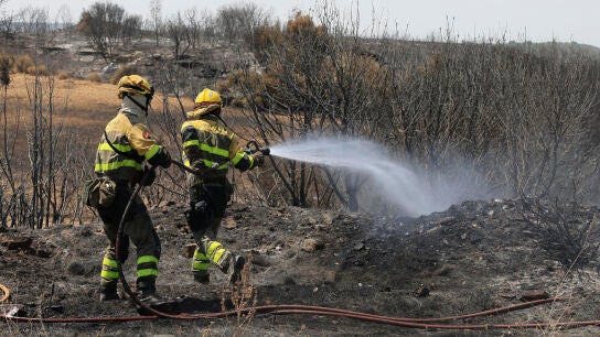 El operativo desplegado en el incendio forestal de Or&eacute;s (Zaragoza), que desde el mi&eacute;rcoles ha afectado a unas 15.000 hect&aacute;reas en la comarca de las Cinco Villas.