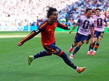  Ferran Torres celebra el primer gol de la selecci&oacute;n.