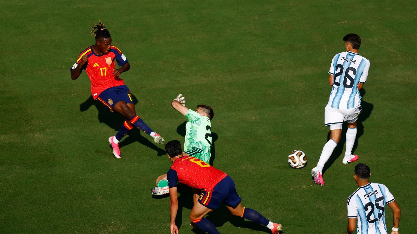 Nico Williams, de España , anota un gol en la final del Mundial que posteriormente fue anulado. Nico Williams, de España , anota un gol en la final del Mundial que posteriormente fue anulado.