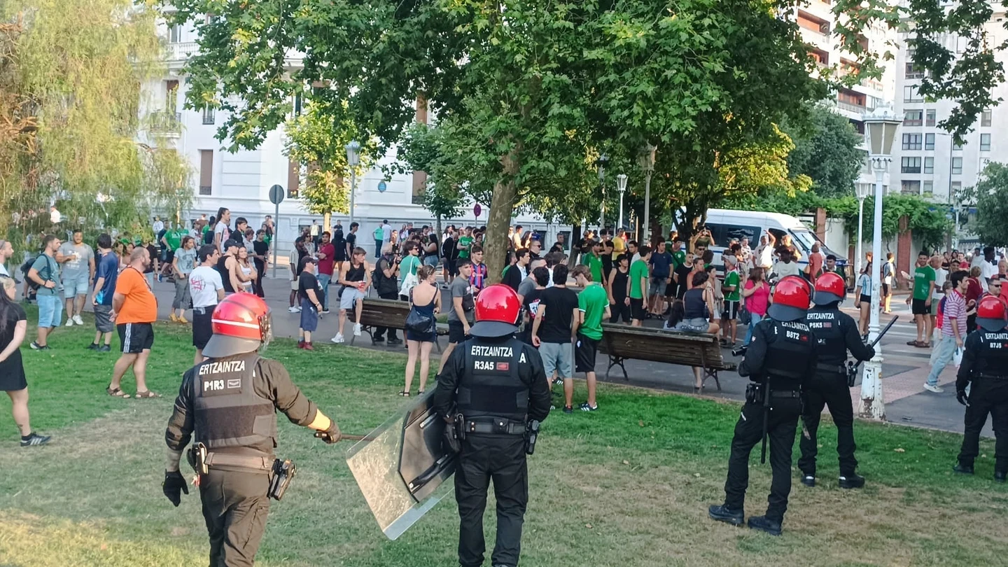 Incidentes en Bilbao en una manifestación contra la Selección española. Incidentes en Bilbao en una manifestación contra la Selección española.