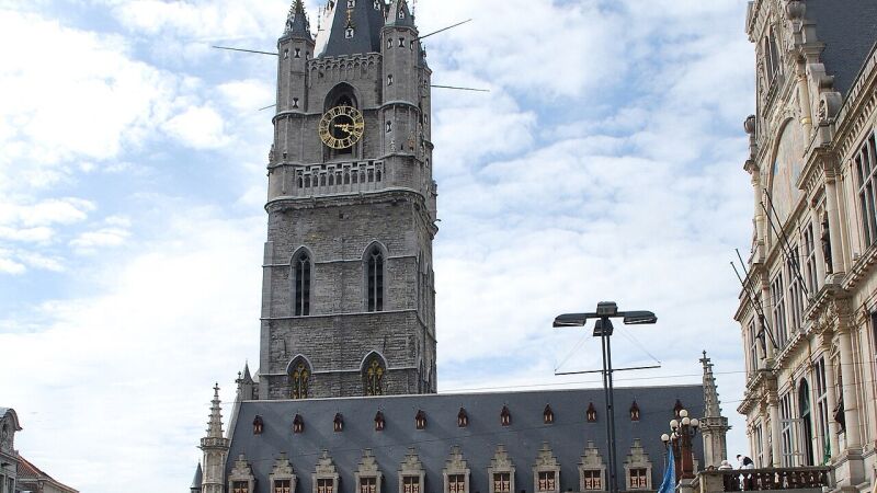 El campanario medieval de Gante que esconde siglos de historia y un misterioso dragón dorado