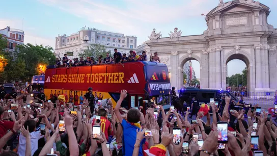 Los jugadores de la selección española a su llegada a la plaza de Cibeles Los jugadores de la selección española a su llegada a la plaza de Cibeles