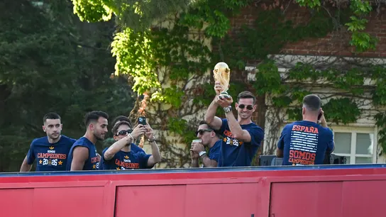 Los jugadores de la selección española recorren las calles de Madrid Los jugadores de la selección española recorren las calles de Madrid