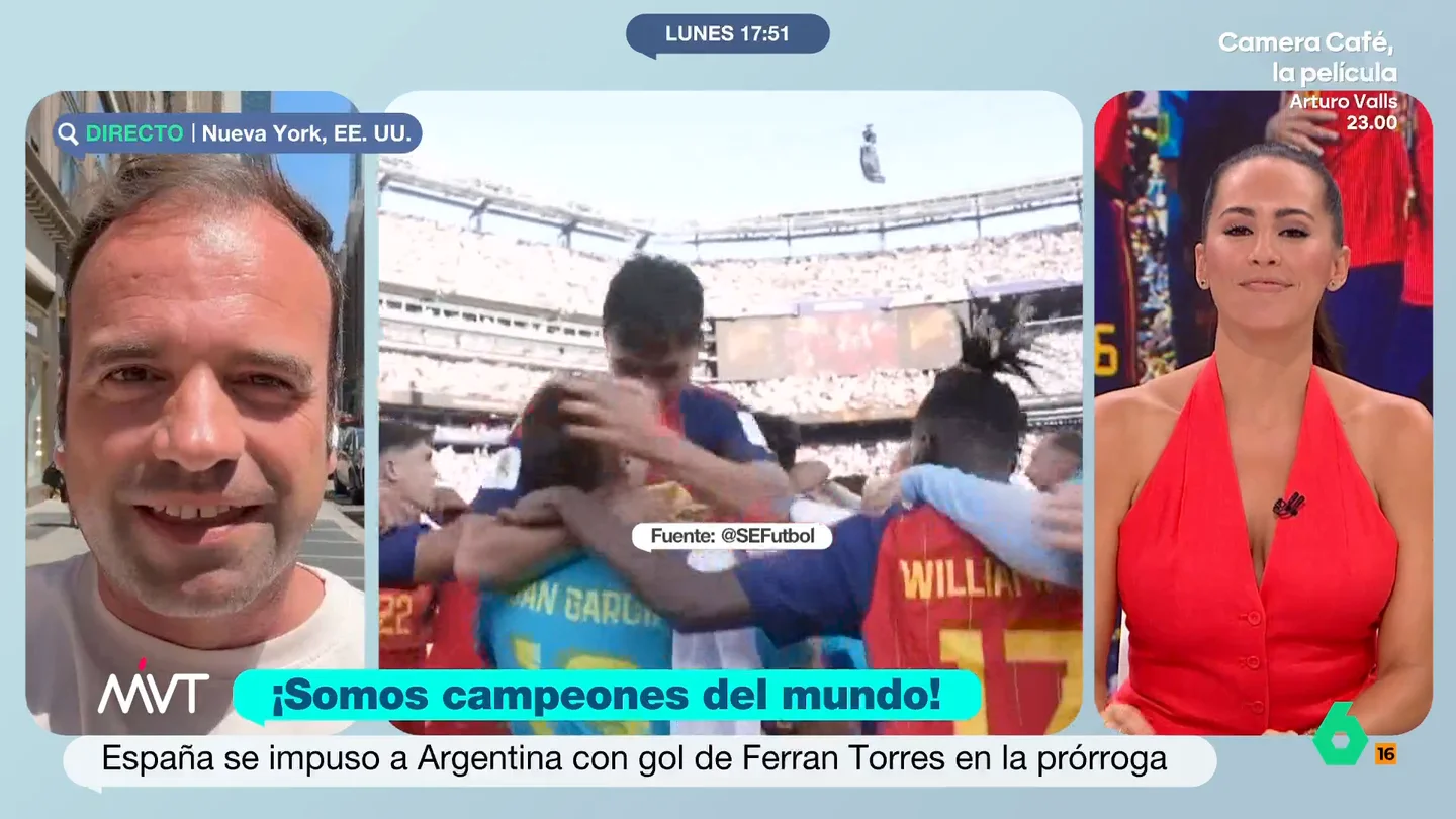 Julio Suárez desvela cuánto costó la botella de vino que se bebieron Llorente y Ferrán Torres tras ganar el Mundial "Seguramente estuviese bueno por el precio", afirma Julio Suárez, que entre otras curiosidades sobre la celebración de los jugadores de España tras ganar el Mundial, desvela que Llorente y Ferrán Torres disfrutaron de una exclusiva botella de vino.