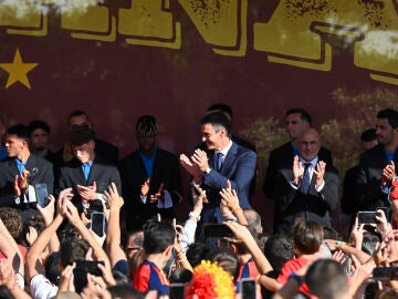 El presidente del Gobierno, Pedro S&aacute;nchez, recibe a los jugadores de la selecci&oacute;n espa&ntilde;ola este lunes en el Palacio de la Moncloa tras proclamarse ayer campeones del mundo al derrotar en la final a Argentina. 