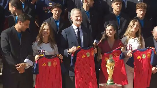 La Familia Real recibe a la Selecci&oacute;n en Zarzuela