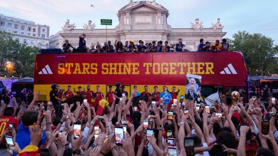 Los jugadores de la selecci&oacute;n espa&ntilde;ola a su llegada a la plaza de Cibeles