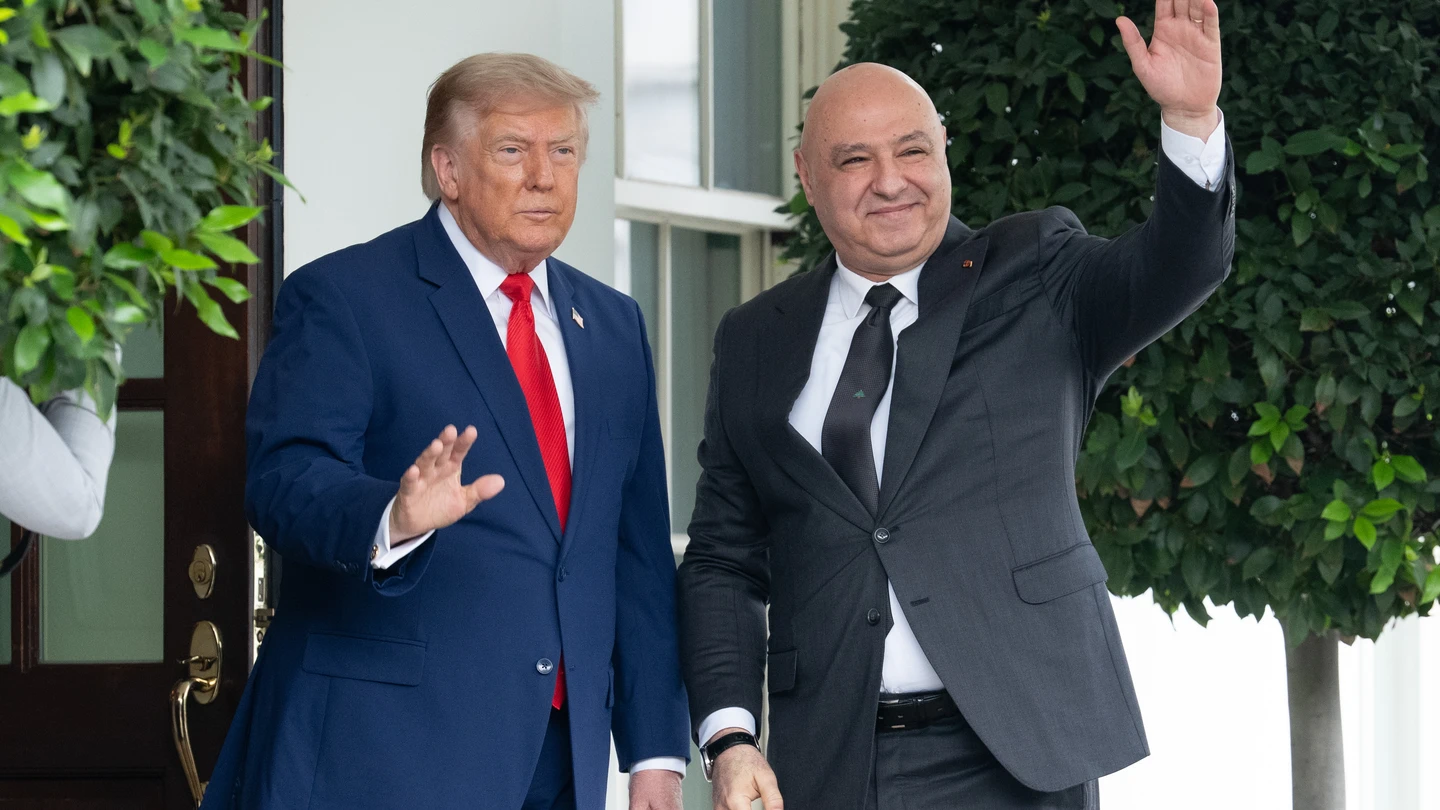 Donald Trump da la bienvenida al presidente libanés, Joseph Aoun, a su llegada a la Casa Blanca. Donald Trump da la bienvenida al presidente libanés, Joseph Aoun, a su llegada a la Casa Blanca.