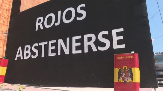 Un bar que exhibe todo tipo de símbolos y mensajes franquistas. Un bar que exhibe todo tipo de símbolos y mensajes franquistas.