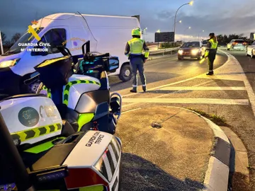 Detenido un conductor que circulaba en zigzag y superaba ocho veces la tasa de alcohol permitida Detenido un conductor que circulaba en zigzag y superaba ocho veces la tasa de alcohol permitida