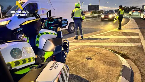 Detenido un conductor que circulaba en zigzag y superaba ocho veces la tasa de alcohol permitida Detenido un conductor que circulaba en zigzag y superaba ocho veces la tasa de alcohol permitida