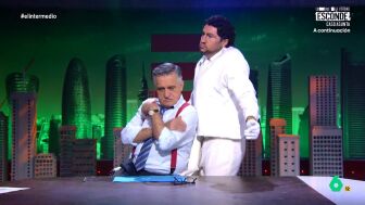 Ra&uacute;l P&eacute;rez se convert&iacute;a en Bad Bunny poco despu&eacute;s de su reivindicativo show en la Super Bowl y le manda versiones y perreo en forma de mensajes a Donald Trump, Pedro S&aacute;nchez, Alberto N&uacute;&ntilde;ez Feij&oacute;o y Santiago Abascal.