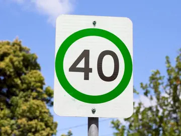 Qué es el límite de velocidad con bordes verdes y cómo cambia nuestra forma de conducir Qué es el límite de velocidad con bordes verdes y cómo cambia nuestra forma de conducir