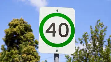 Qué es el límite de velocidad con bordes verdes y cómo cambia nuestra forma de conducir Qué es el límite de velocidad con bordes verdes y cómo cambia nuestra forma de conducir