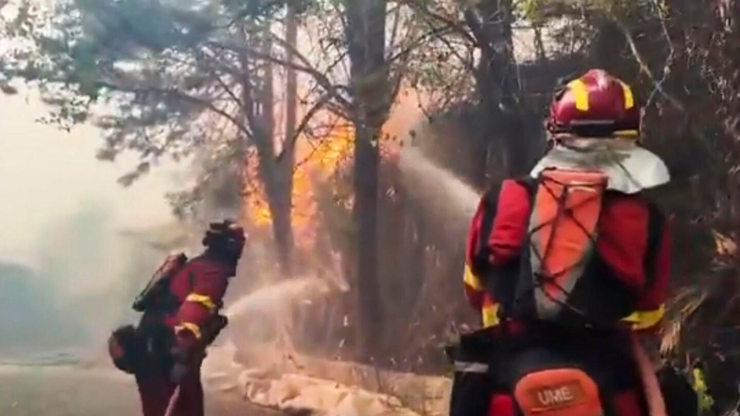 La UME trabaja el incendio en San Mart&iacute;n de Valdeiglesias (Madrid)