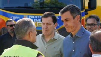 Pedro S&aacute;nchez visita el Puesto de Mando Avanzado (PMA) de Navaluenga.