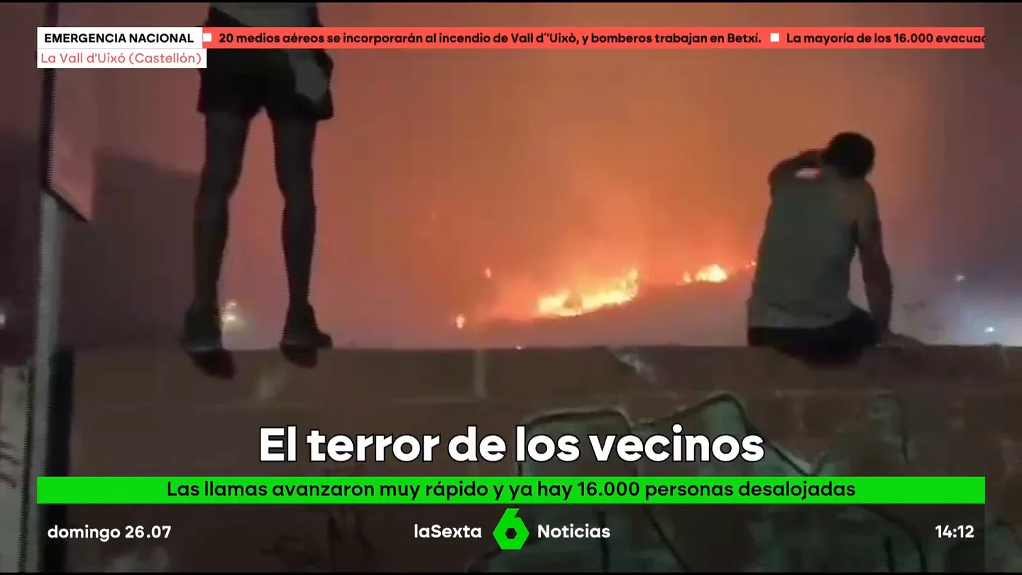 El impactante vídeo de un vecino del incendio de La Vall d'Uixó (Castellón): "Estamos otra vez jodidos por el tema del aire" El impactante vídeo de un vecino del incendio de La Vall d'Uixó (Castellón): "Estamos otra vez jodidos por el tema del aire"