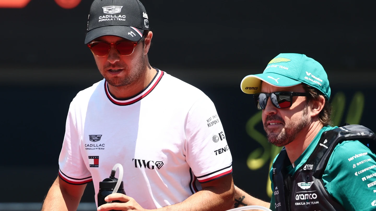 Checo' Pérez explica por qué Fernando Alonso "es diferente" al resto