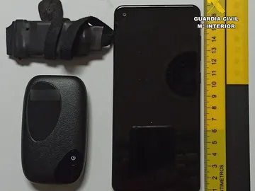 Pillados con microcámaras y auriculares ocultos para copiar en el examen de conducir Pillados con microcámaras y auriculares ocultos para copiar en el examen de conducir