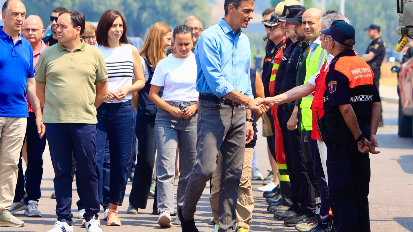 El presidente del Gobierno, Pedro Sánchez, visita el puesto de mando del incendio de la Vall d'Uixó (Castellón) El presidente del Gobierno, Pedro Sánchez, visita el puesto de mando del incendio de la Vall d'Uixó (Castellón)