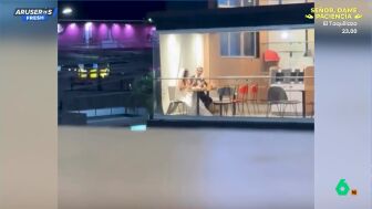 Una pareja de reci&eacute;n casados acaba cenando en un McDonald's el d&iacute;a de su boda