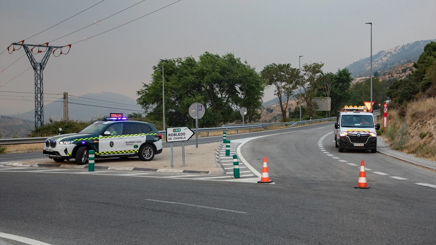 Estas son las carreteras cortadas en Madrid por el incendio en la Sierra Oeste Estas son las carreteras cortadas en Madrid por el incendio en la Sierra Oeste