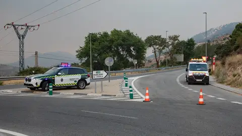 Estas son las carreteras cortadas en Madrid por el incendio en la Sierra Oeste Estas son las carreteras cortadas en Madrid por el incendio en la Sierra Oeste