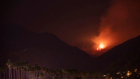 Nubes de fuego en incendio