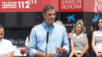 Pedro S&aacute;nchez, desde La Vall d'Uix&oacute; (Castell&oacute;n), donde ha visitado el Puesto de Mando Avanzado (PMA) desde donde los equipos de extinci&oacute;n coordinan la lucha contra un fuego que ya ha arrasado m&aacute;s de 7.200 hect&aacute;reas y ha obligado a desalojar a m&aacute;s de 16.000 personas.