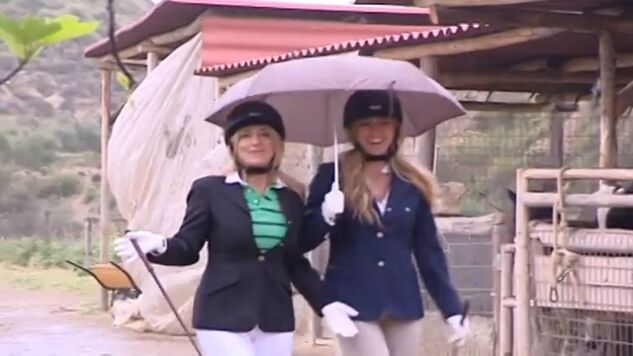 "&iexcl;Que no vamos al hip&oacute;dromo!": Mar Segura alucina con el look de las hermanas Collado para montar a caballo