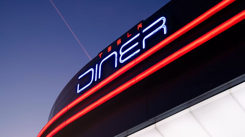 El cargador de Tesla más utilizado no es solo un enchufe: es el ejemplo de lo que deberían ser todos