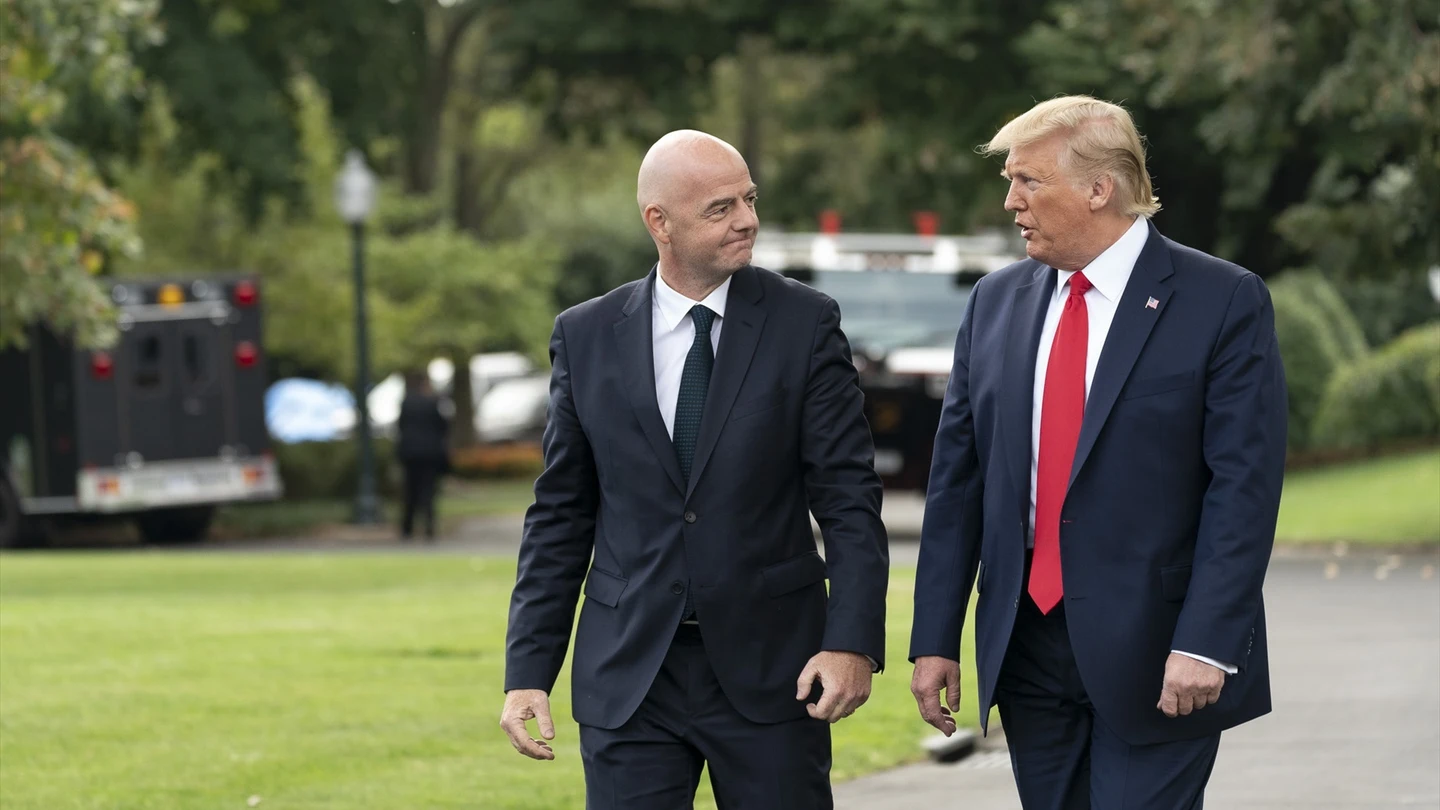 Imagen de archivo de Donald Trump con el presidente de la FIFA, Gianni Infantino. Imagen de archivo de Donald Trump con el presidente de la FIFA, Gianni Infantino.