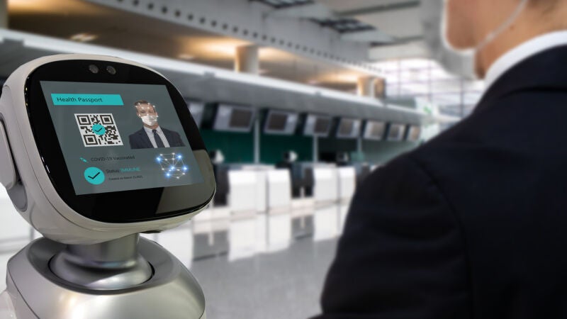 Tu cara será tu tarjeta de embarque: así quiere agilizar Aena el paso por los aeropuertos