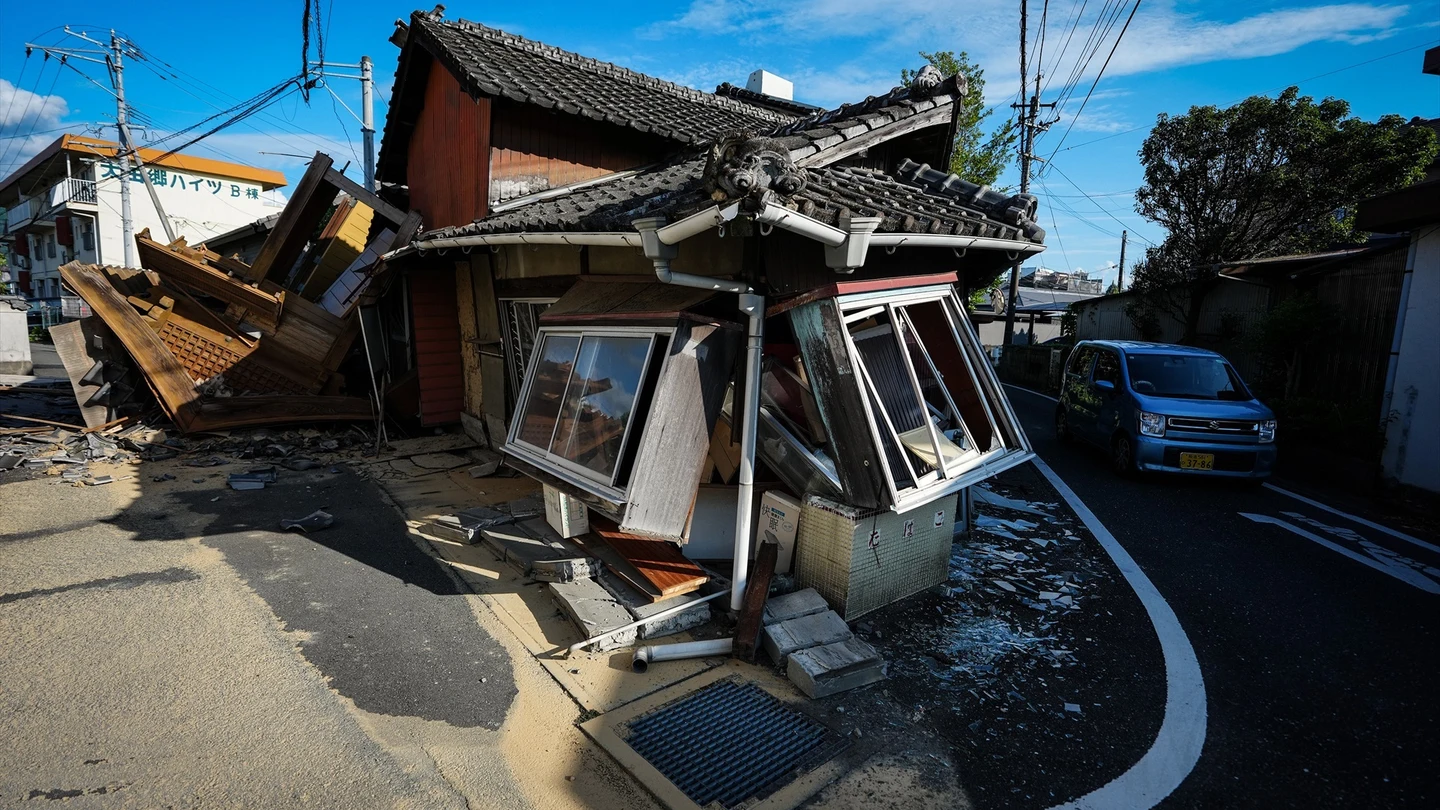 Una casa dañada después de un terremoto en la prefectura de Kumamoto Una casa dañada después de un terremoto en la prefectura de Kumamoto