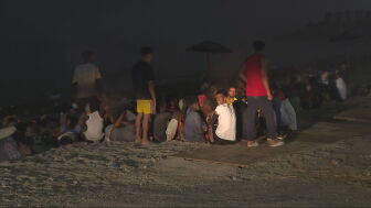 "Quiero estar en Espa&ntilde;a para cambiar mi vida": as&iacute; ha sido la larga noche de los j&oacute;venes que llegaron a Ceuta desde Marruecos