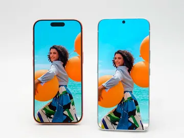 El teléfono junto al iPhone 17 Pro El teléfono junto al iPhone 17 Pro