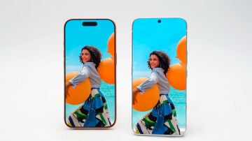 El tel&eacute;fono junto al iPhone 17 Pro