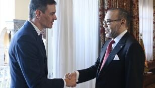 Imagen de archivo. El presidente del Gobierno espa&ntilde;ol, Pedro S&aacute;nchez, y el rey de Marruecos, Mohamed VI