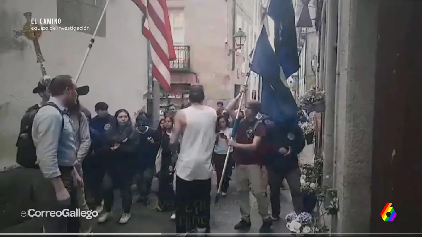 La desesperación de un vecino de Santiago por la masificación del Camino: "Esto es Disneyland para peregrinos" La desesperación de un vecino de Santiago por la masificación del Camino: "Esto es Disneyland para peregrinos"