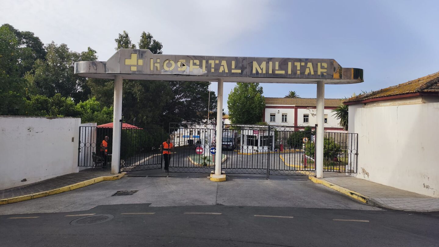 Imagen de la entrada al Hospital Militar de Ceuta que se ha habilitado como morgue