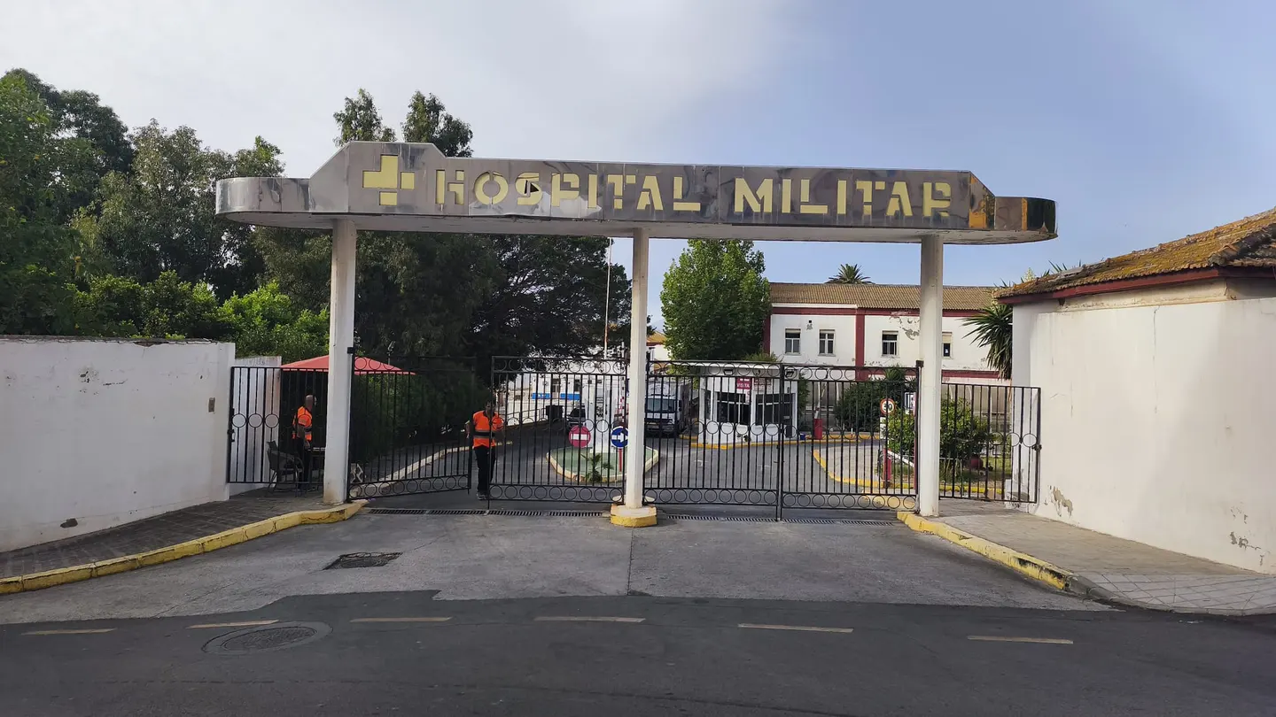 Imagen de la entrada al Hospital Militar de Ceuta que se ha habilitado como morgue Imagen de la entrada al Hospital Militar de Ceuta que se ha habilitado como morgue