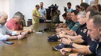 El ministro de Interior, Fernando Grande-Marlaska, se re&uacute;ne con el delegado del gobierno en Ceuta, Miguel &Aacute;ngel P&eacute;rez, y con responsables de la Polic&iacute;a Nacional y la Guardia Civil, para analizar la situaci&oacute;n de la ciudad aut&oacute;noma. 