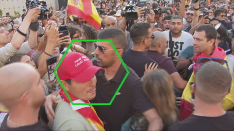 La poblaci&oacute;n ceut&iacute; planta cara a los ultras Alvise P&eacute;rez, Vito Quiles y N&uacute;cleo Nacional: "&iexcl;Esto es Ceuta, no Torre Pacheco!"
