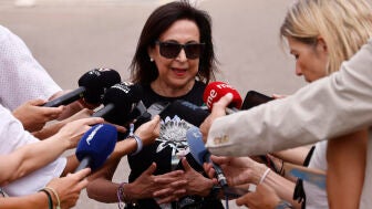  La ministra de Defensa, Margarita Robles, este lunes en la Base A&eacute;rea de Zaragoza. 