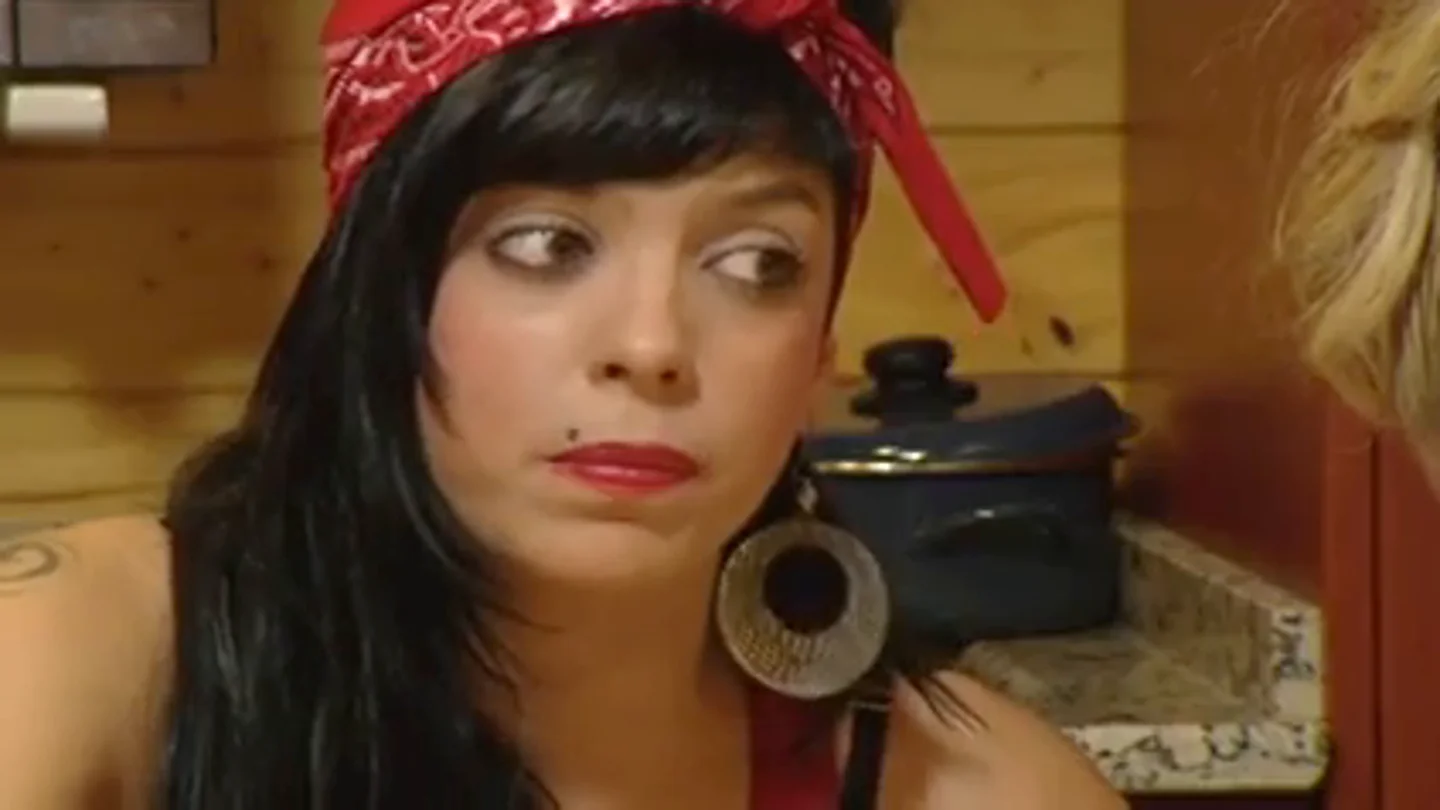 'La Paqui' se niega a pedirle perdón a 'la Iratxe' y se desata la guerra: "Esta tiene de buena lo mismo que yo de himen" 'La Paqui' se niega a pedirle perdón a 'la Iratxe' y se desata la guerra: "Esta tiene de buena lo mismo que yo de himen"